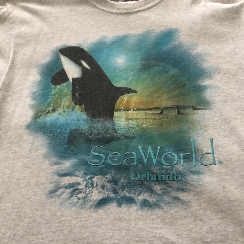 Sea world Orlando tee shirt